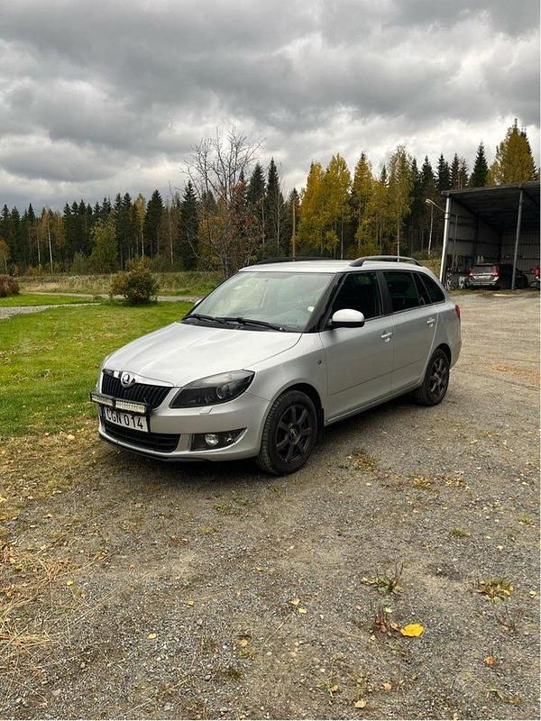 Silver Begagnad 2014 Skoda Fabia Ambiente Kombi | 60 000 kr (Marknadspris) - Bild 1/4
