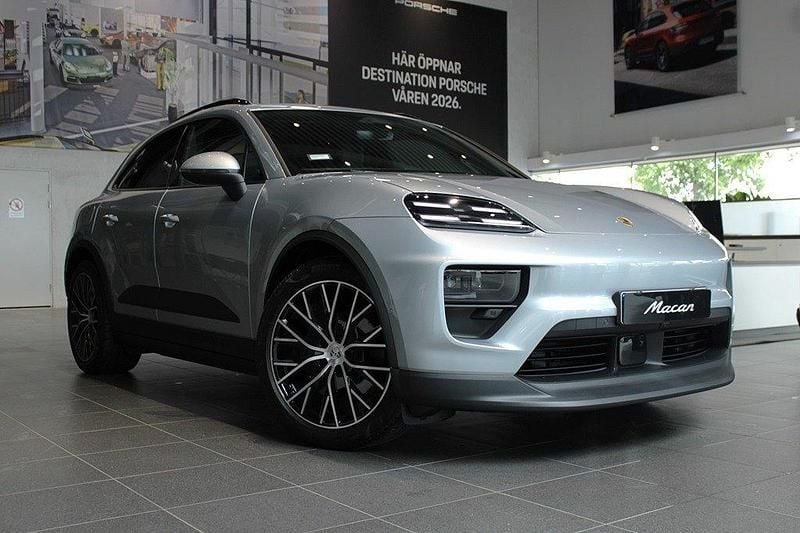 Silver Ny 2025 Porsche Macan SUV | 1 184 300 kr (Marknadspris) - Bild 1/4