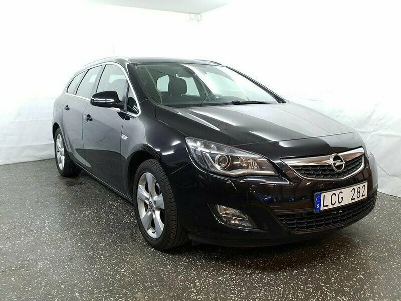 Begagnad Opel Astra 160 HK (117 kW) 2010 Svart Kombi