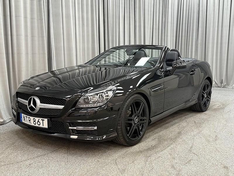 Obsidian black Begagnad 2015 Mercedes SLK200 AMG Cab | 249 900 kr - Bild 1/4