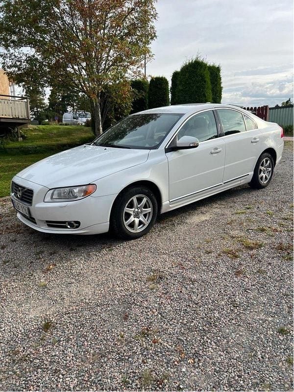 Vit Begagnad 2010 Volvo S80 Momentum Sedan | 50 000 kr (Marknadspris) - Bild 1/4
