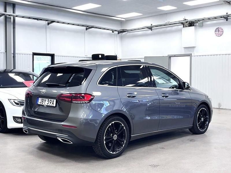 Begagnad Mercedes B220 190 HK (139 kW) 2019 Mörkgrå Minibuss