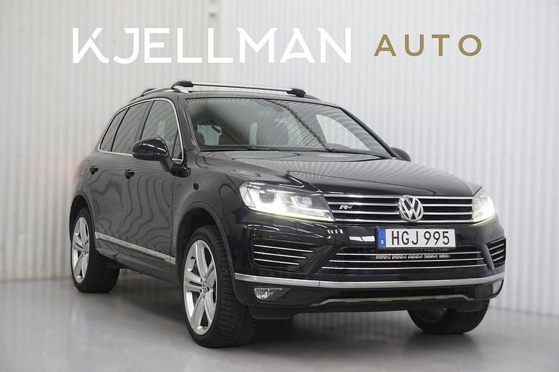 Svart Begagnad 2017 VW Touareg R-line SUV | 199 900 kr (Bra pris) - Bild 1/4