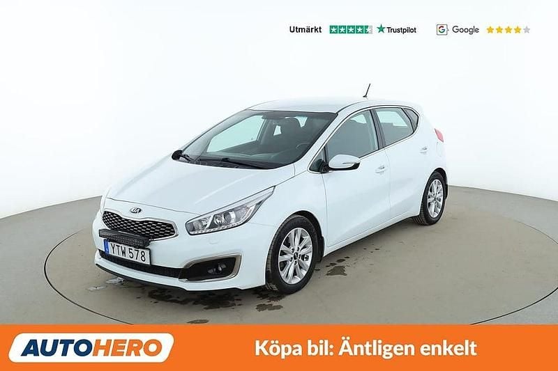 Vit Begagnad 2017 Kia Ceed Advance Halvkombi | 139 000 kr (Marknadspris) - Bild 1/4