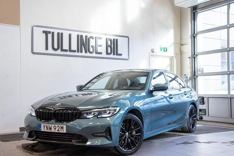 Begagnad BMW 330 Sport Line 292 HK (214 kW) 2021 Blå Sedan