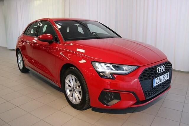 Tangoröd metallic Begagnad 2022 Audi A3 Proline | 269 000 kr (Marknadspris) - Bild 1/4