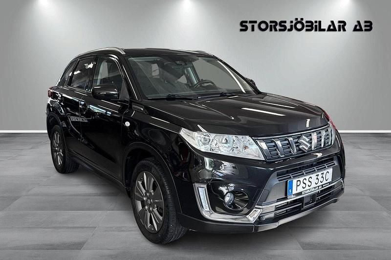 Svart Begagnad 2019 Suzuki Vitara SUV | 214 000 kr (Marknadspris) - Bild 1/4