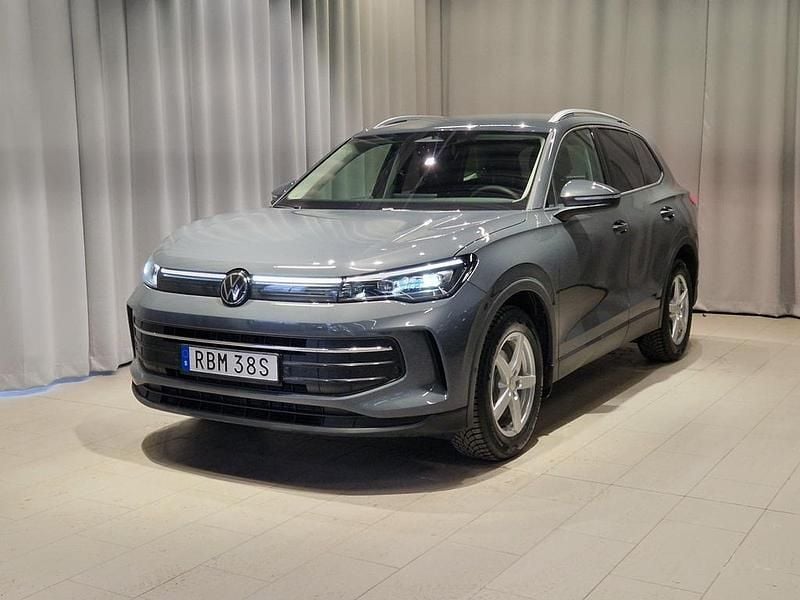 Begagnad VW Tiguan 2025 Grå SUV
