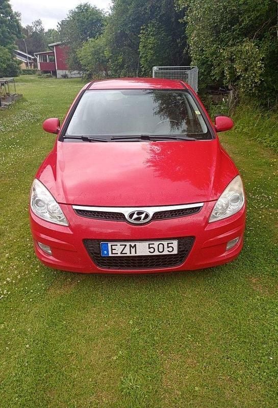 Röd Begagnad 2008 Hyundai i30 Halvkombi | 20 000 kr (Bra pris) - Bild 1/4