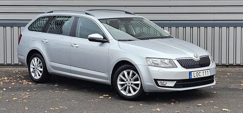 Silver Begagnad 2015 Skoda Octavia Kombi | 139 000 kr (Dyr) - Bild 1/4