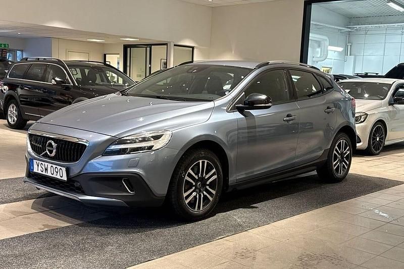 Begagnad Volvo V40 CC Business Edition 152 HK (111 kW) 2018 Blå metallic Kombi