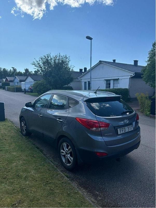 Grå Begagnad 2013 Hyundai ix35 SUV | 92 000 kr (Marknadspris) - Bild 1/4