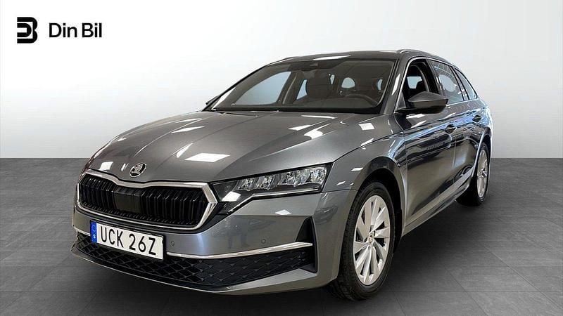 Grå Begagnad 2024 Skoda Octavia Selection Kombi | 309 900 kr (Marknadspris) - Bild 1/4