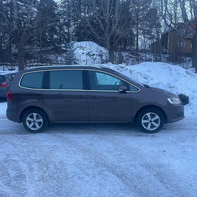 Begagnad VW Sharan 140 HK (102 kW) 2014 Minibuss