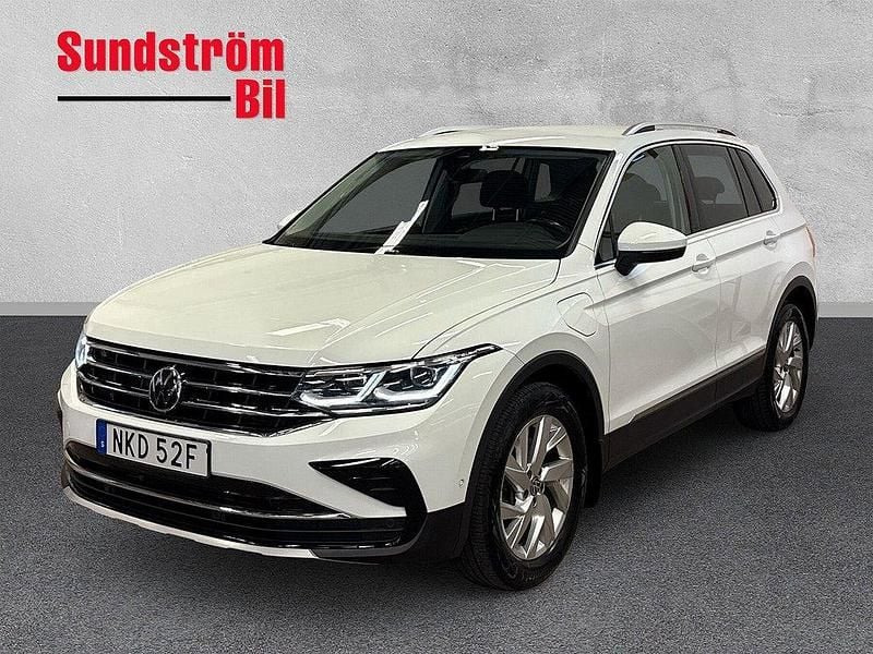 Vit Begagnad 2021 VW Tiguan Elegance SUV | 299 900 kr (Bra pris) - Bild 1/3