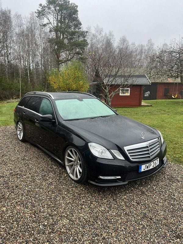 Svart Begagnad 2013 Mercedes E220 Kombi | 85 000 kr (Superpris) - Bild 1/4