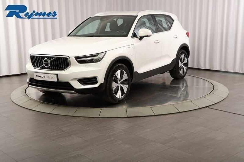 Vit (ice vit) Begagnad 2022 Volvo XC40 Inscription SUV | 309 900 kr (Bra pris) - Bild 1/4