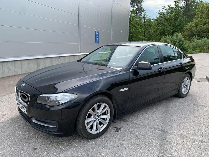 Svart Begagnad 2014 BMW 520 Sedan | 150 000 kr (Marknadspris) - Bild 1/4