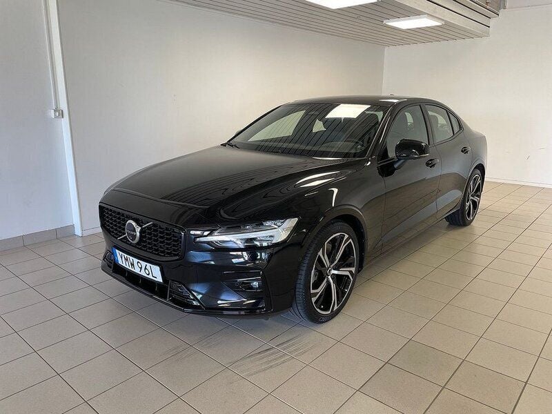 Svart Begagnad 2022 Volvo S60 Plus Sedan | 419 000 kr (Lite dyr) - Bild 1/4
