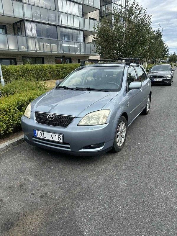 Blå Begagnad 2004 Toyota Corolla Halvkombi | 13 900 kr (Bra pris) - Bild 1/2