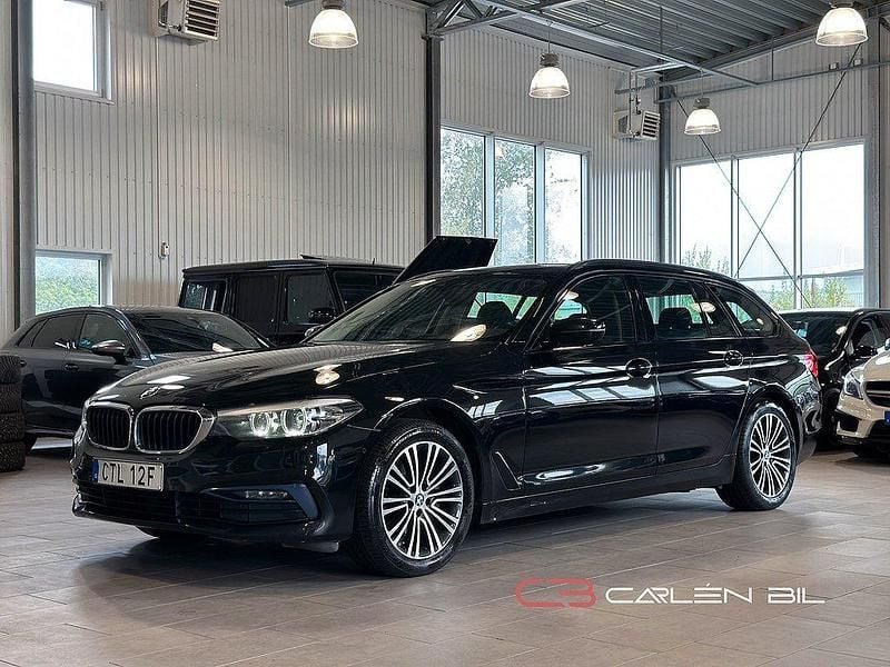 Svart Begagnad 2019 BMW 520 Sport Line Kombi | 244 700 kr (Marknadspris) - Bild 1/4