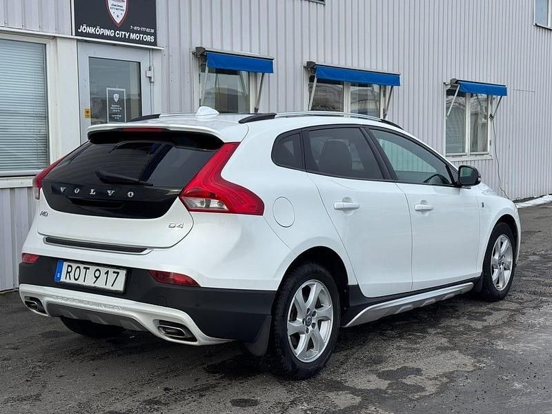 Begagnad Volvo V40 CC Ocean Race 190 HK (139 kW) 2016 Vit Kombi