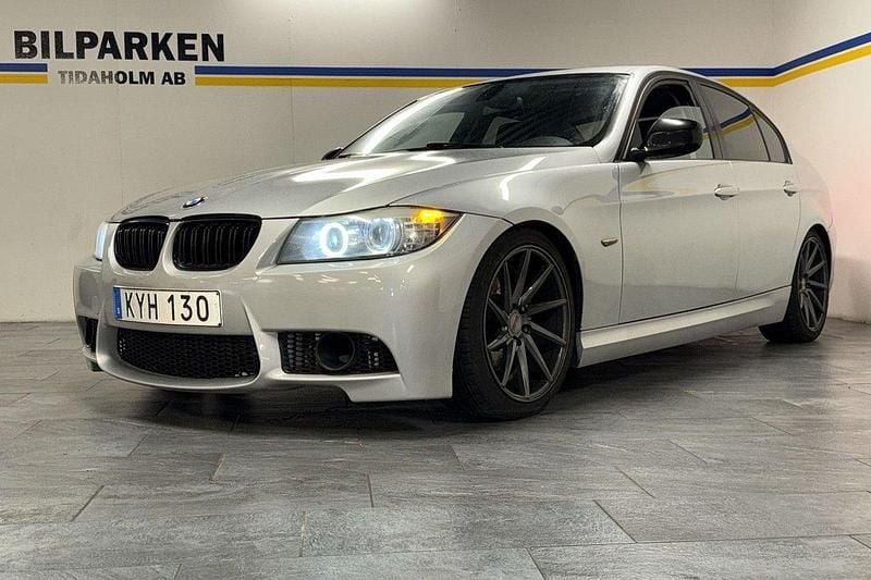 Ljusgrå (grå) Begagnad 2010 BMW 320 Comfort Edition Sedan | 79 900 kr (Lite dyr) - Bild 1/4