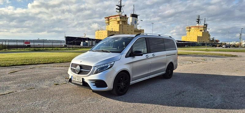 Silver Begagnad 2023 Mercedes V300 Avantgarde Minibuss | 649 900 kr (Superpris) - Bild 1/4