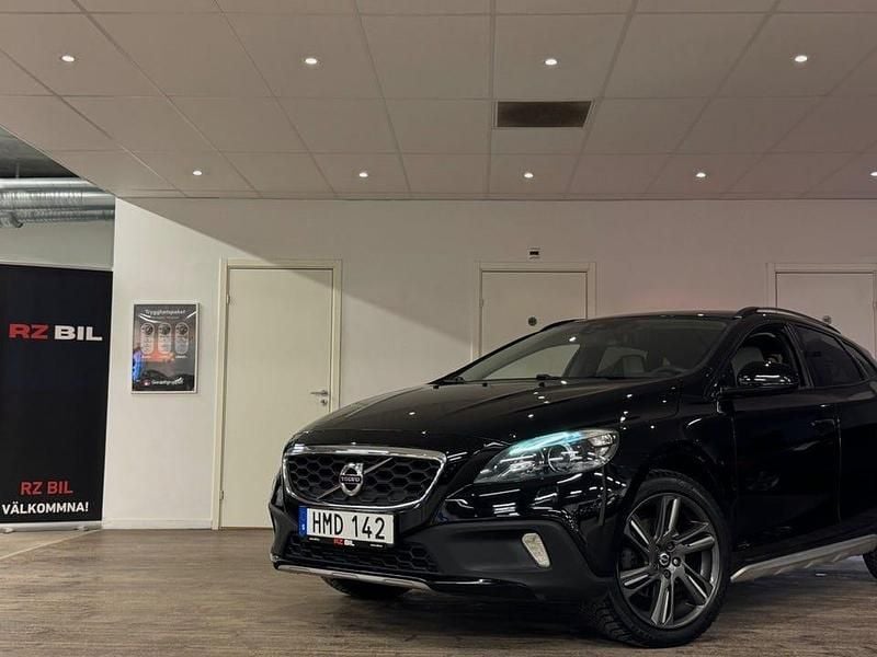 Begagnad Volvo V40 CC Momentum 116 HK (85 kW) 2015 Svart Kombi