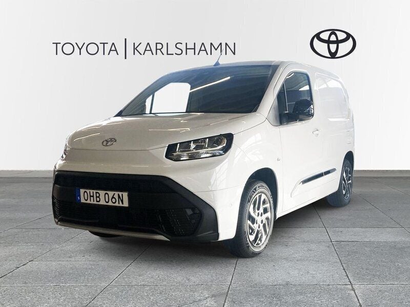 Vit Ny 2024 Toyota Proace City Van | 368 625 kr (Marknadspris) - Bild 1/4