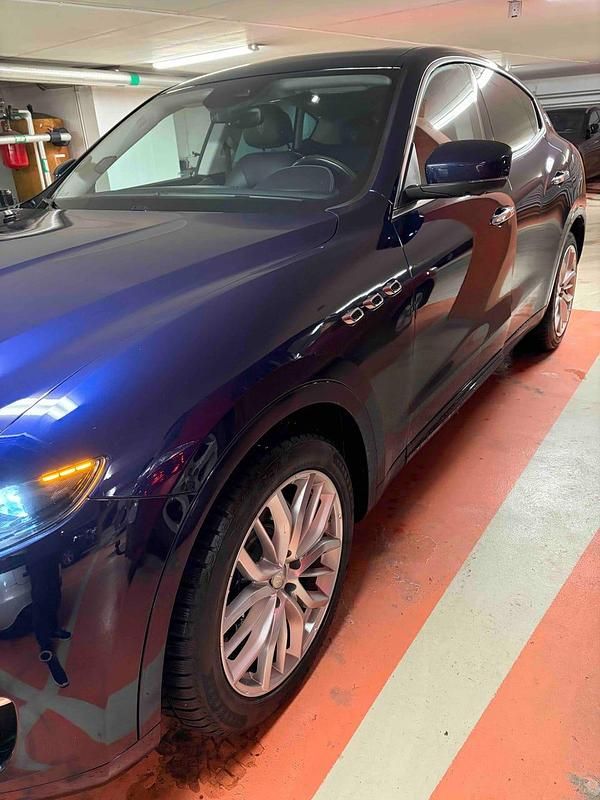 Begagnad Maserati Levante 350 HK (257 kW) 2019 Deep blue metallic SUV