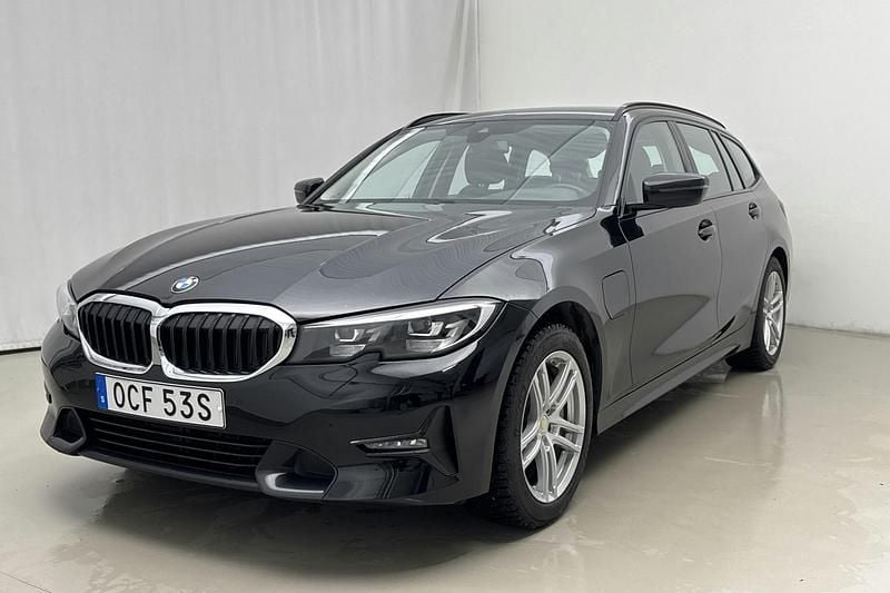 Svart Begagnad 2021 BMW 330 Sport Line Kombi | 229 000 kr - Bild 1/4