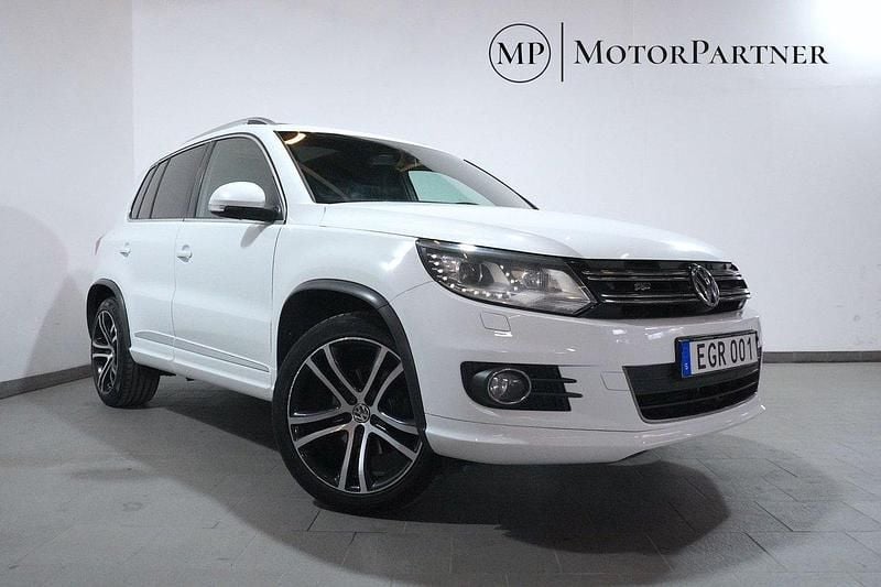 Vit Begagnad 2016 VW Tiguan R-line SUV | 159 900 kr (Superpris) - Bild 1/4