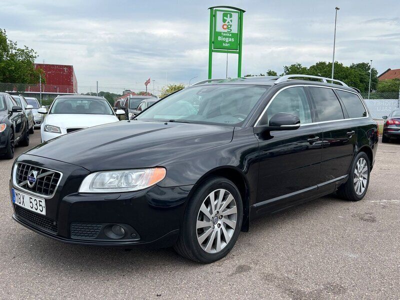 Svart Begagnad 2012 Volvo V70 Summum Kombi | 99 900 kr (Marknadspris) - Bild 1/4