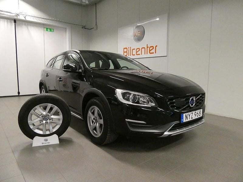 Svart Begagnad 2016 Volvo V60 CC Kombi | 209 900 kr (Superpris) - Bild 1/3