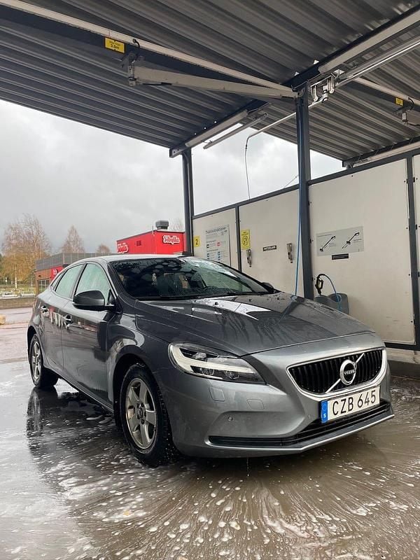Begagnad Volvo V40 120 HK (88 kW) 2017 Halvkombi