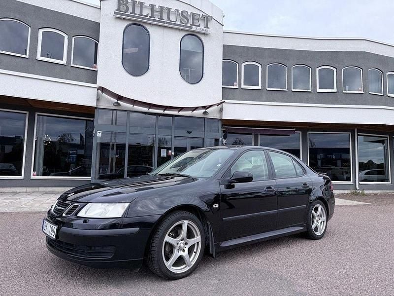 Svart Begagnad 2004 Saab 9-3 Linear Sedan | 39 900 kr (Lite dyr) - Bild 1/4