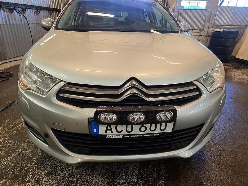 Begagnad Citroën C4 114 HK (83 kW) 2014 Silver Halvkombi