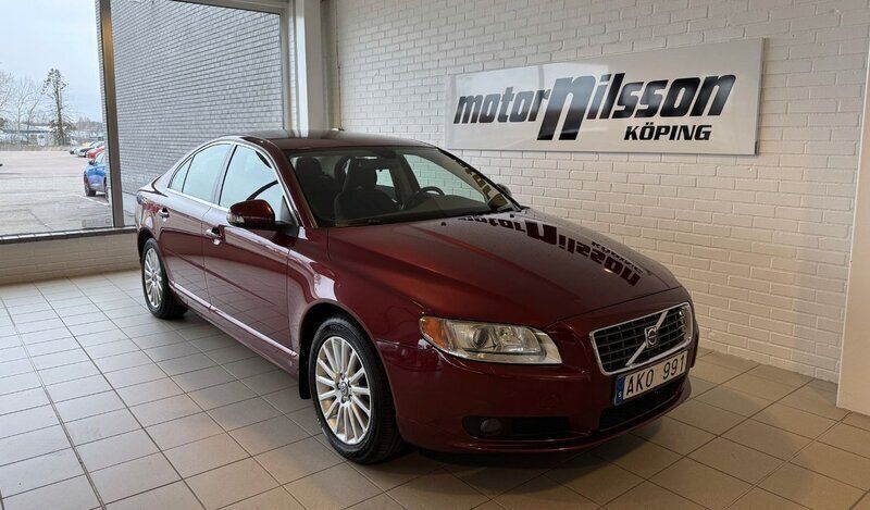 Röd Begagnad 2007 Volvo S80 Momentum Sedan | 74 500 kr (Dyr) - Bild 1/4