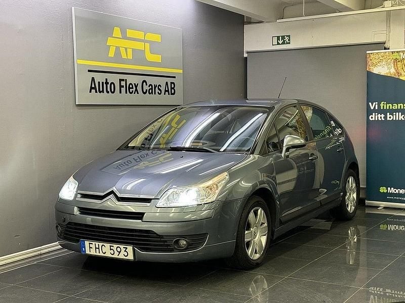 Grå Begagnad 2007 Citroën C4 Halvkombi | 49 900 kr (Lite dyr) - Bild 1/4