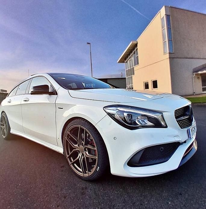 Vit Begagnad 2017 Mercedes CLA250 AMG Sedan | 220 000 kr (Marknadspris) - Bild 1/4
