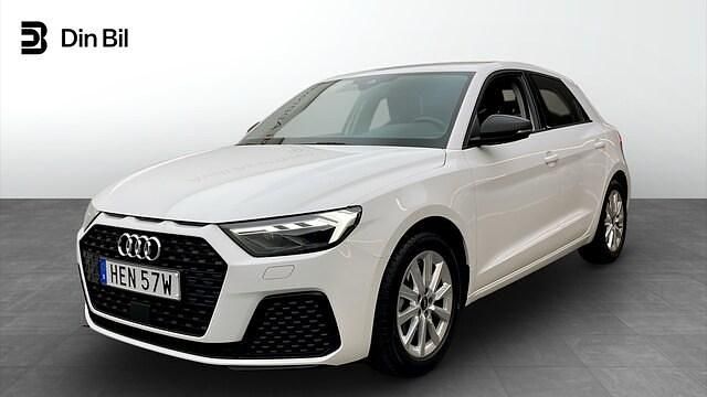 Cortinavit Begagnad 2023 Audi A1 Sportback Proline Halvkombi | 219 000 kr (Marknadspris) - Bild 1/4