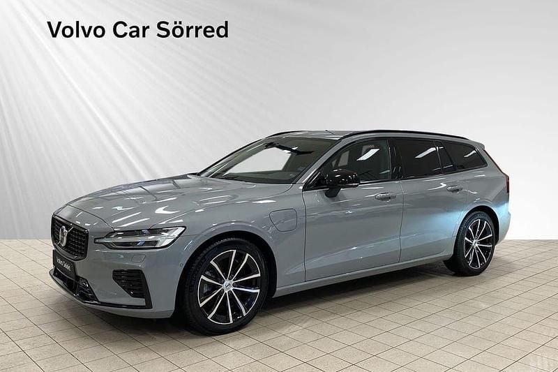 Grå Begagnad 2024 Volvo V60 Plus Kombi | 479 900 kr (Marknadspris) - Bild 1/2