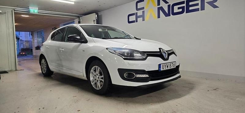 Vit Begagnad 2015 Renault Mégane III LIMITED Halvkombi | 69 900 kr (Marknadspris) - Bild 1/4