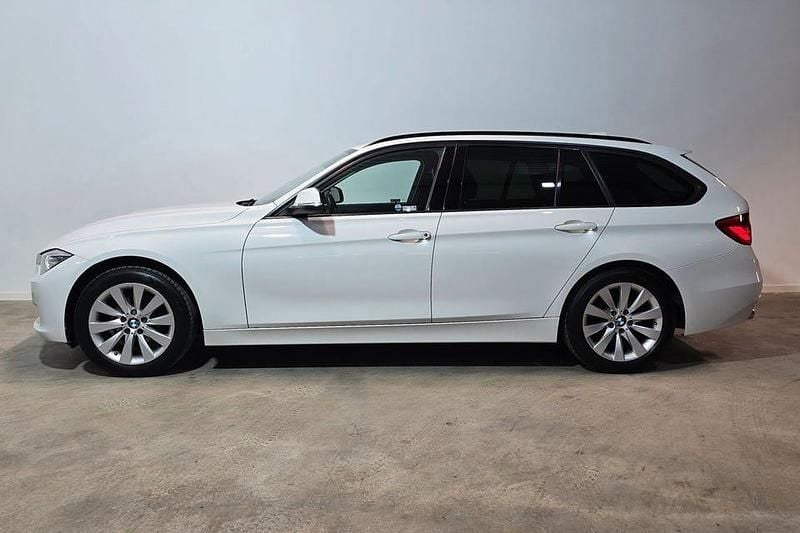 Begagnad BMW 320 M Performance 200 HK (147 kW) 2013 Vit Kombi