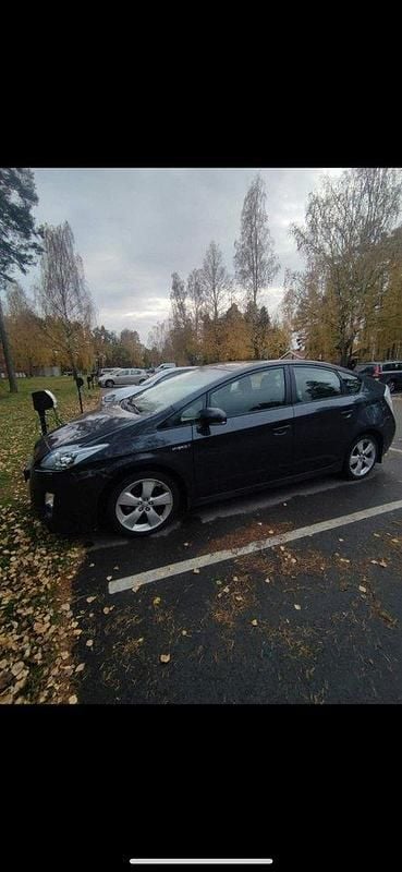 Grå Begagnad 2010 Toyota Prius Halvkombi | 69 000 kr (Marknadspris) - Bild 1/3