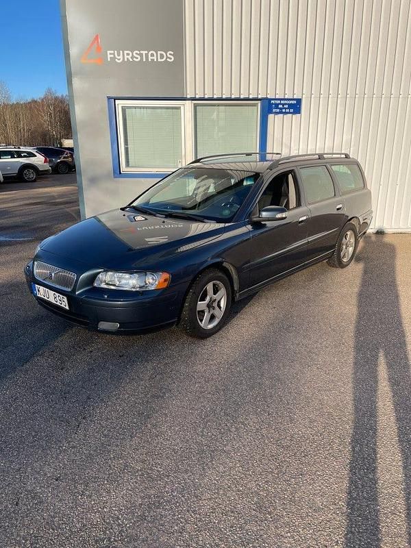 Blåmetallic Begagnad 2007 Volvo V70 Momentum Kombi | 35 000 kr (Marknadspris) - Bild 1/4