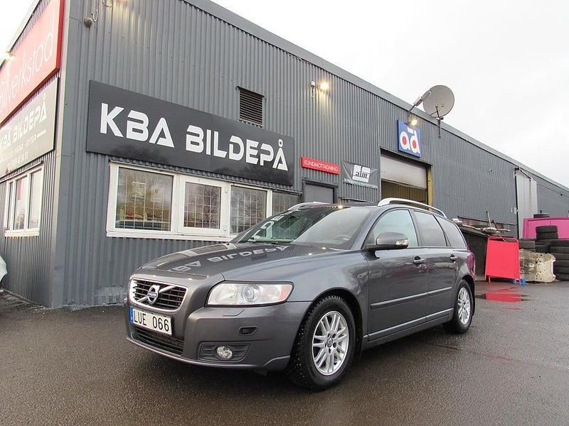 Begagnad Volvo V50 Momentum 116 HK (85 kW) 2011 Grå Kombi