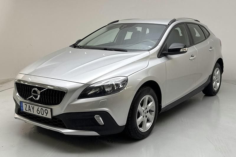 Silver Begagnad 2018 Volvo V40 CC Business Edition Kombi | 169 800 kr (Bra pris) - Bild 1/4