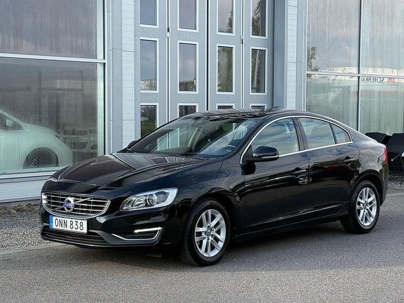 Svart Begagnad 2016 Volvo S60 Momentum Sedan | 118 900 kr (Marknadspris) - Bild 1/4